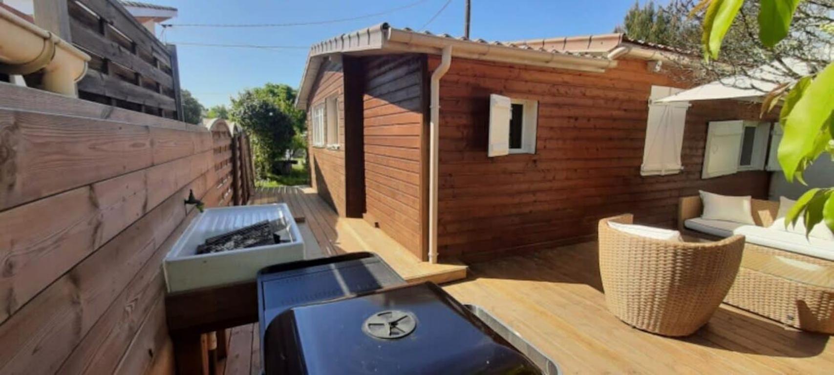 Chalet Avec Salon De Jardin Hourtin