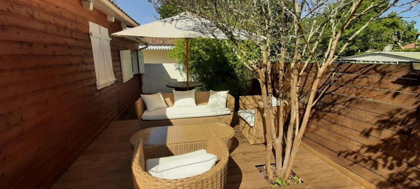 Chalet Avec Salon De Jardin Hourtin